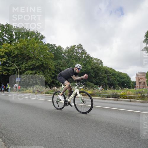 14.09.2025 - Stadtparktriathlon Michael Burmester http://msf.ph/oto/8893447 14.09.2025 11:50:59 Radfahren 926, 936, 980, 1000, 1026, 1027, 1059, 1112 meine-sportfotos.de