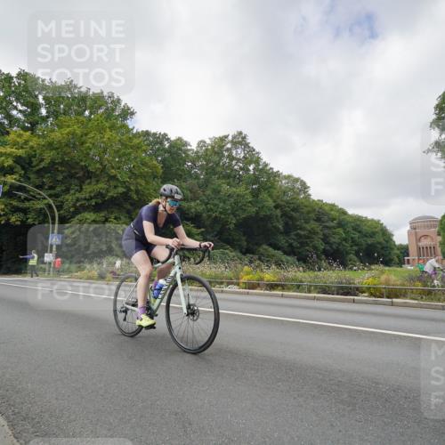 14.09.2025 - Stadtparktriathlon Michael Burmester http://msf.ph/oto/8893451 14.09.2025 11:51:04 Radfahren 926, 936, 1000, 1027, 1059, 1097 meine-sportfotos.de