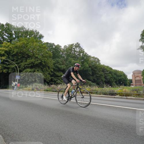 14.09.2025 - Stadtparktriathlon Michael Burmester http://msf.ph/oto/8893455 14.09.2025 11:51:15 Radfahren 962, 974, 976, 1057, 1083, 1097, 1101 meine-sportfotos.de