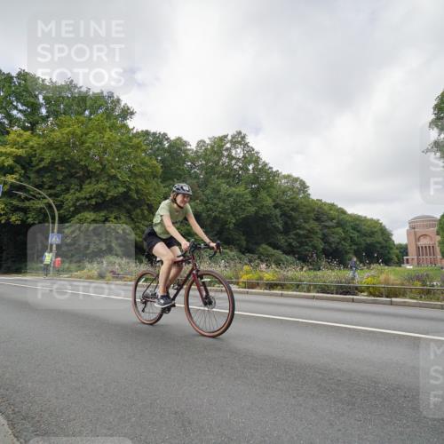 14.09.2025 - Stadtparktriathlon Michael Burmester http://msf.ph/oto/8893469 14.09.2025 11:51:46 Radfahren 961, 985, 1051, 1079, 1102 meine-sportfotos.de