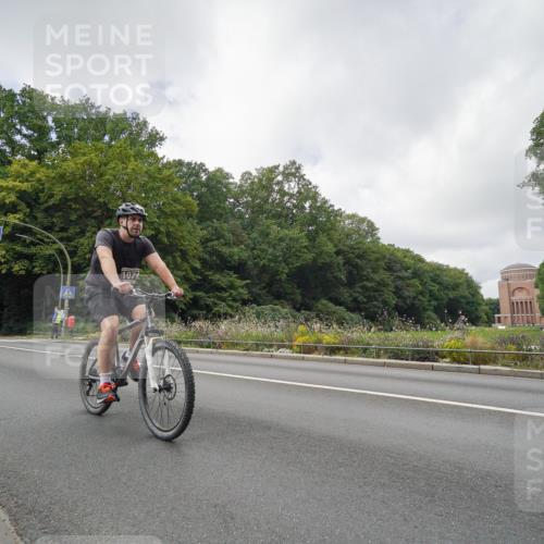 14.09.2025 - Stadtparktriathlon Michael Burmester http://msf.ph/oto/8893470 14.09.2025 11:51:47 Radfahren 961, 985, 1051, 1079, 1102 meine-sportfotos.de