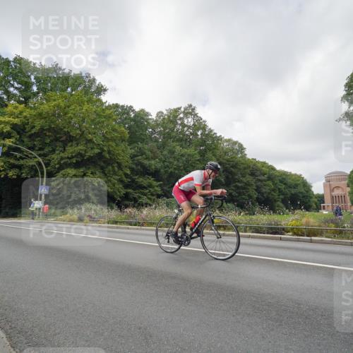 14.09.2025 - Stadtparktriathlon Michael Burmester http://msf.ph/oto/8893473 14.09.2025 11:51:49 Radfahren 961, 985, 1011, 1079, 1102 meine-sportfotos.de