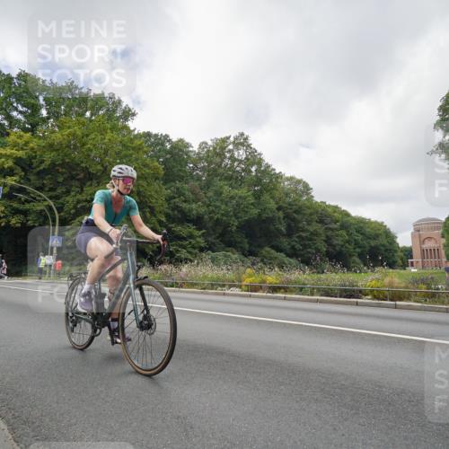 14.09.2025 - Stadtparktriathlon Michael Burmester http://msf.ph/oto/8893477 14.09.2025 11:52:06 Radfahren 925, 947, 1005, 1115 meine-sportfotos.de