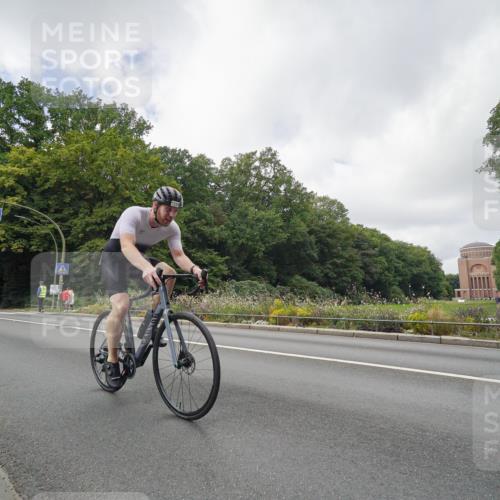 14.09.2025 - Stadtparktriathlon Michael Burmester http://msf.ph/oto/8893478 14.09.2025 11:52:08 Radfahren 925, 947, 1005, 1115 meine-sportfotos.de