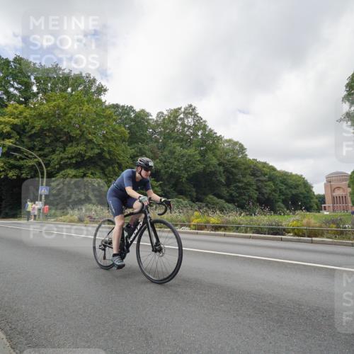 14.09.2025 - Stadtparktriathlon Michael Burmester http://msf.ph/oto/8893480 14.09.2025 11:52:15 Radfahren 925, 932, 989, 1020, 1078, 1094 meine-sportfotos.de