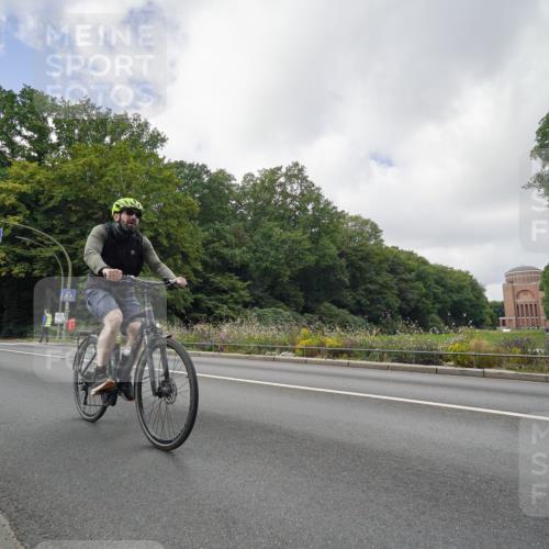 14.09.2025 - Stadtparktriathlon Michael Burmester http://msf.ph/oto/8893490 14.09.2025 11:52:35 Radfahren 938, 1048, 1054, 1067, 1117 meine-sportfotos.de