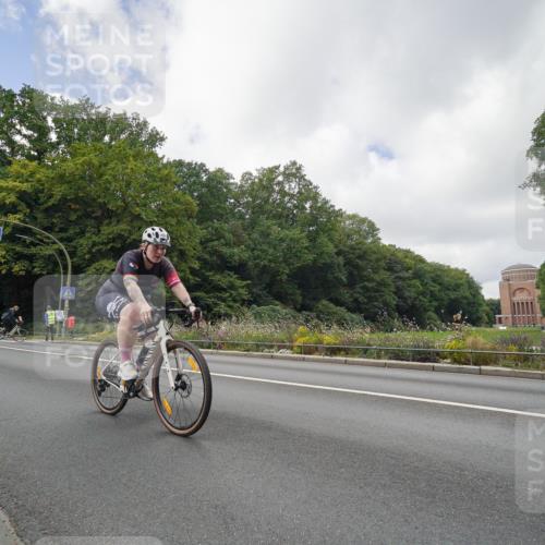 14.09.2025 - Stadtparktriathlon Michael Burmester http://msf.ph/oto/8893496 14.09.2025 11:52:44 Radfahren 938, 996, 1008, 1048, 1055 meine-sportfotos.de