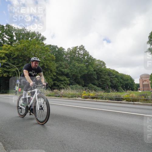 14.09.2025 - Stadtparktriathlon Michael Burmester http://msf.ph/oto/8893497 14.09.2025 11:52:52 Radfahren 996, 997, 1009, 1055 meine-sportfotos.de