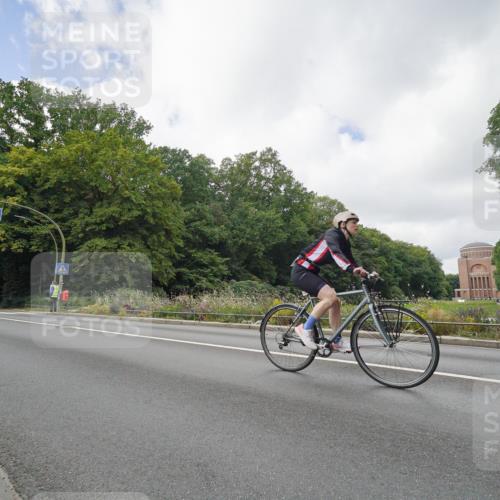 14.09.2025 - Stadtparktriathlon Michael Burmester http://msf.ph/oto/8893499 14.09.2025 11:52:52 Radfahren 996, 997, 1009, 1055 meine-sportfotos.de