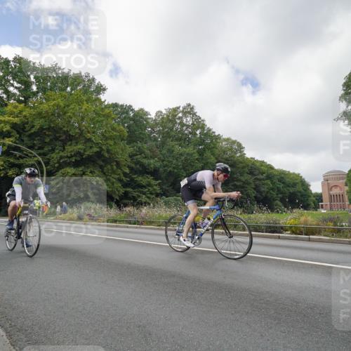 14.09.2025 - Stadtparktriathlon Michael Burmester http://msf.ph/oto/8893506 14.09.2025 11:53:09 Radfahren 944, 946, 963, 1017, 1018, 1033, 1047, 1064, 1085, 1125 meine-sportfotos.de