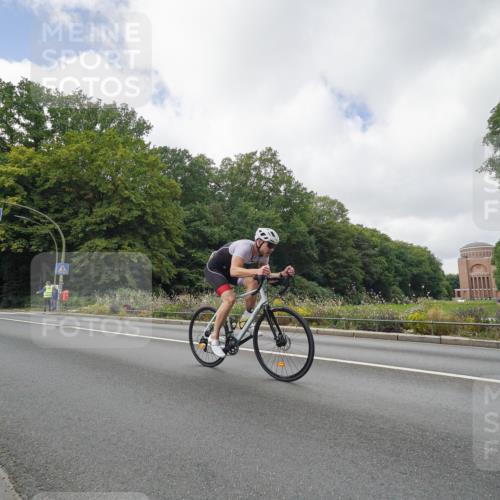 14.09.2025 - Stadtparktriathlon Michael Burmester http://msf.ph/oto/8893508 14.09.2025 11:53:15 Radfahren 946, 1017, 1039, 1047, 1064, 1085, 1125 meine-sportfotos.de
