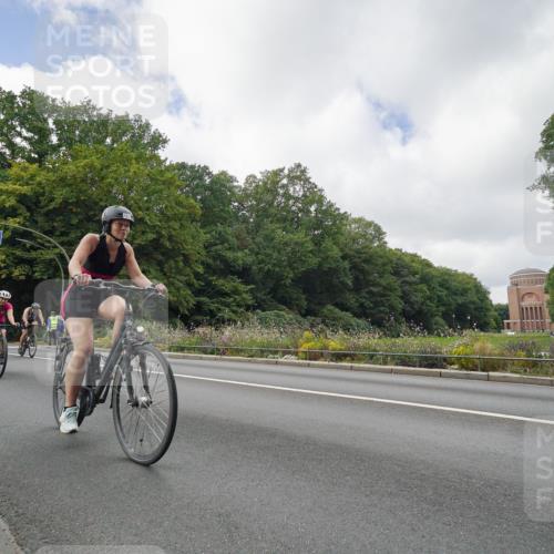 14.09.2025 - Stadtparktriathlon Michael Burmester http://msf.ph/oto/8893510 14.09.2025 11:53:16 Radfahren 946, 1017, 1039, 1047, 1064, 1085 meine-sportfotos.de