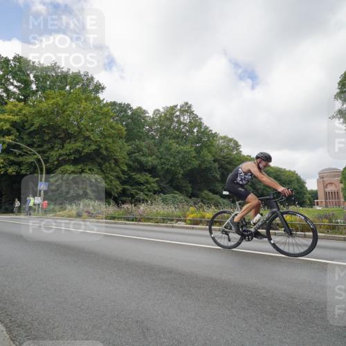 14.09.2025 - Stadtparktriathlon Michael Burmester http://msf.ph/oto/8893512 14.09.2025 11:53:17 Radfahren 946, 1017, 1039, 1047, 1064 meine-sportfotos.de