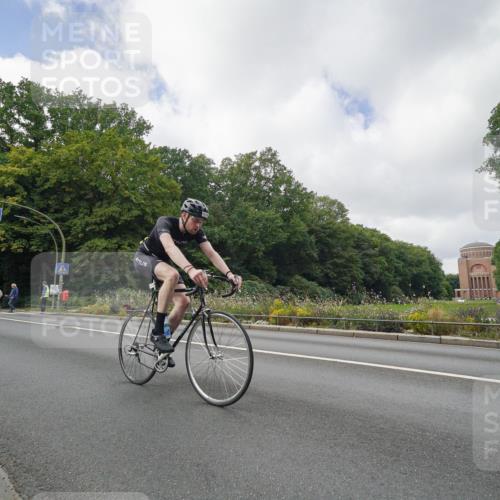 14.09.2025 - Stadtparktriathlon Michael Burmester http://msf.ph/oto/8893514 14.09.2025 11:53:18 Radfahren 946, 1017, 1039, 1047, 1064 meine-sportfotos.de