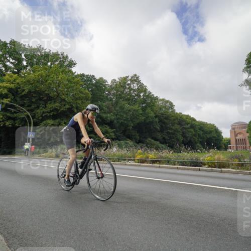 14.09.2025 - Stadtparktriathlon Michael Burmester http://msf.ph/oto/8893743 14.09.2025 11:54:06 Radfahren 975, 993, 1036, 1058, 1081, 1087, 1096, 1185 meine-sportfotos.de