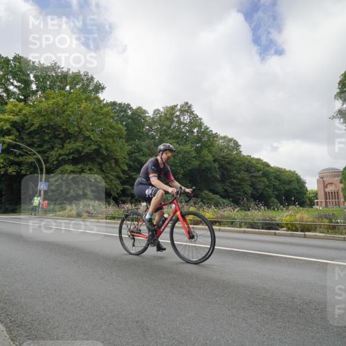 14.09.2025 - Stadtparktriathlon Michael Burmester http://msf.ph/oto/8893745 14.09.2025 11:54:09 Radfahren 975, 993, 1060, 1081, 1087, 1096 meine-sportfotos.de