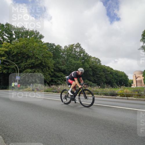 14.09.2025 - Stadtparktriathlon Michael Burmester http://msf.ph/oto/8893747 14.09.2025 11:54:14 Radfahren 975, 1060, 1081, 1087, 1096, 1209 meine-sportfotos.de