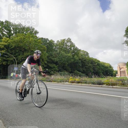 14.09.2025 - Stadtparktriathlon Michael Burmester http://msf.ph/oto/8893755 14.09.2025 11:54:40 Radfahren 1041, 1065, 1188 meine-sportfotos.de