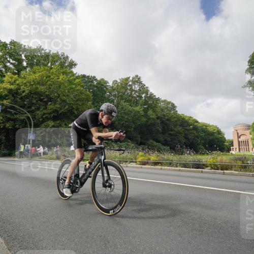 14.09.2025 - Stadtparktriathlon Michael Burmester http://msf.ph/oto/8893756 14.09.2025 11:54:45 Radfahren 1041, 1065, 1110 meine-sportfotos.de