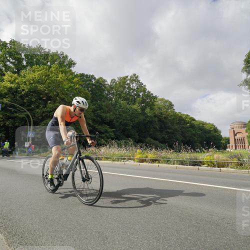 14.09.2025 - Stadtparktriathlon Michael Burmester http://msf.ph/oto/8893765 14.09.2025 11:55:06 Radfahren 1095 meine-sportfotos.de