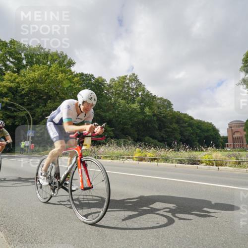 14.09.2025 - Stadtparktriathlon Michael Burmester http://msf.ph/oto/8893788 14.09.2025 11:56:06 Radfahren 937, 1014, 1082, 1113, 1214 meine-sportfotos.de