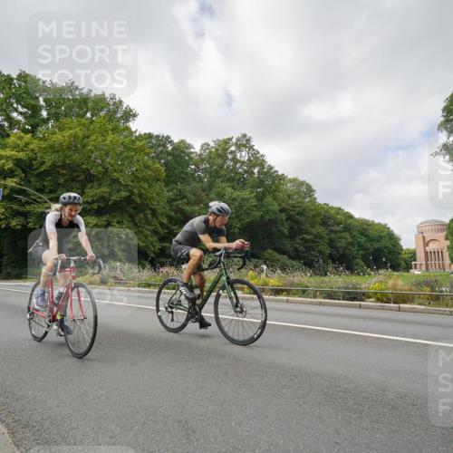 14.09.2025 - Stadtparktriathlon Michael Burmester http://msf.ph/oto/8893805 14.09.2025 11:56:43 Radfahren 949, 964, 1053, 1071, 1144, 1217 meine-sportfotos.de