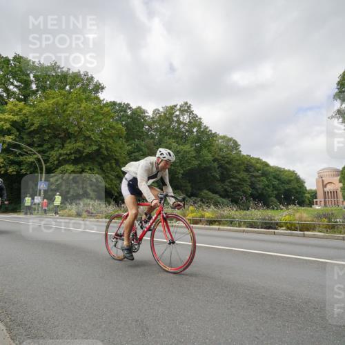 14.09.2025 - Stadtparktriathlon Michael Burmester http://msf.ph/oto/8893811 14.09.2025 11:56:53 Radfahren 924, 927, 1077, 1088, 1123, 1217 meine-sportfotos.de