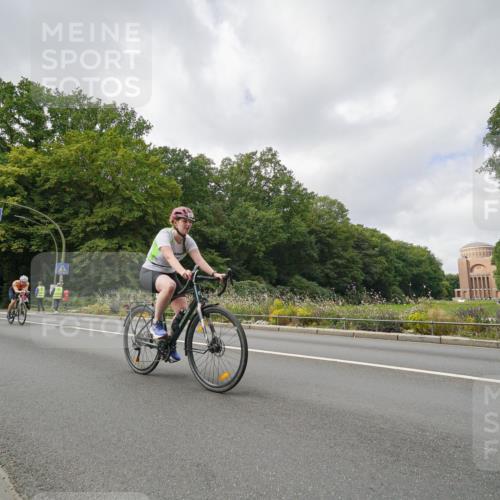 14.09.2025 - Stadtparktriathlon Michael Burmester http://msf.ph/oto/8893813 14.09.2025 11:56:56 Radfahren 924, 927, 1077, 1088, 1123 meine-sportfotos.de
