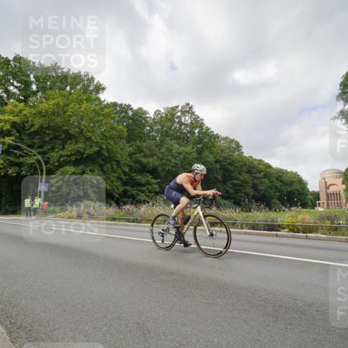 14.09.2025 - Stadtparktriathlon Michael Burmester http://msf.ph/oto/8893815 14.09.2025 11:56:57 Radfahren 924, 927, 1077, 1088, 1123, 1146 meine-sportfotos.de