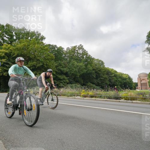 14.09.2025 - Stadtparktriathlon Michael Burmester http://msf.ph/oto/8893820 14.09.2025 11:57:08 Radfahren 952, 1016, 1050, 1129, 1146, 1189, 1205 meine-sportfotos.de