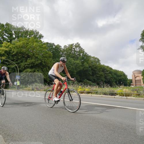 14.09.2025 - Stadtparktriathlon Michael Burmester http://msf.ph/oto/8893832 14.09.2025 11:57:23 Radfahren 1026, 1103, 1124, 1132, 1139, 1147, 1203, 1211, 1212 meine-sportfotos.de