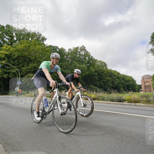 14.09.2025 - Stadtparktriathlon Michael Burmester http://msf.ph/oto/8893836 14.09.2025 11:57:32 Radfahren 1026, 1061, 1075, 1103, 1139 meine-sportfotos.de
