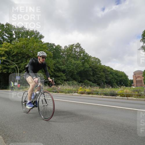 14.09.2025 - Stadtparktriathlon Michael Burmester http://msf.ph/oto/8893845 14.09.2025 11:57:49 Radfahren 966, 1027, 1084, 1109 meine-sportfotos.de