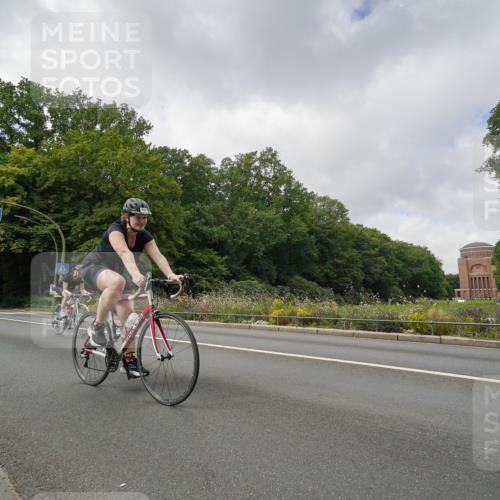 14.09.2025 - Stadtparktriathlon Michael Burmester http://msf.ph/oto/8893846 14.09.2025 11:58:00 Radfahren 929, 957, 1080 meine-sportfotos.de
