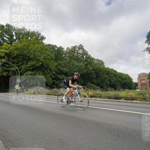 14.09.2025 - Stadtparktriathlon Michael Burmester http://msf.ph/oto/8893848 14.09.2025 11:58:01 Radfahren 929, 957, 1043, 1080 meine-sportfotos.de
