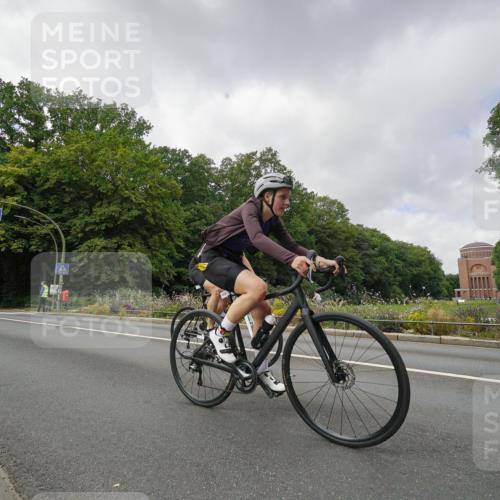 14.09.2025 - Stadtparktriathlon Michael Burmester http://msf.ph/oto/8893855 14.09.2025 11:58:16 Radfahren 1001, 1002, 1040, 1083, 1112, 1121, 1143, 1155, 1160, 1180 meine-sportfotos.de