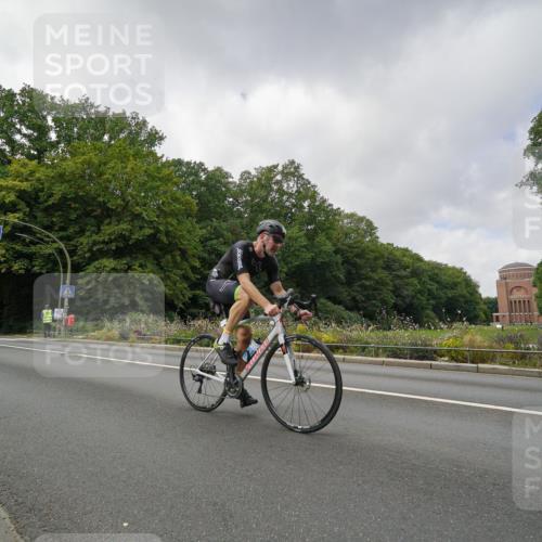 14.09.2025 - Stadtparktriathlon Michael Burmester http://msf.ph/oto/8893859 14.09.2025 11:58:23 Radfahren 945, 1083, 1098, 1101, 1121, 1143, 1155, 1160, 1180, 1213 meine-sportfotos.de