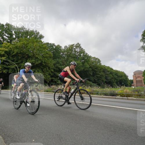 14.09.2025 - Stadtparktriathlon Michael Burmester http://msf.ph/oto/8893860 14.09.2025 11:58:25 Radfahren 945, 1083, 1098, 1101, 1121, 1143, 1155, 1160, 1180, 1213 meine-sportfotos.de