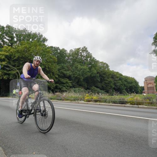 14.09.2025 - Stadtparktriathlon Michael Burmester http://msf.ph/oto/8893865 14.09.2025 11:58:36 Radfahren 972, 1059, 1097, 1098, 1102, 1128, 1156, 1193 meine-sportfotos.de