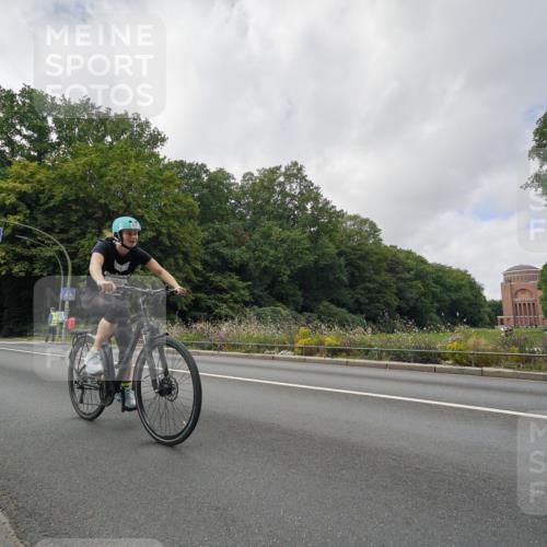 14.09.2025 - Stadtparktriathlon Michael Burmester http://msf.ph/oto/8893888 14.09.2025 11:59:21 Radfahren 958, 970, 978, 1182 meine-sportfotos.de