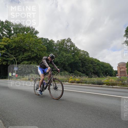 14.09.2025 - Stadtparktriathlon Michael Burmester http://msf.ph/oto/8893890 14.09.2025 11:59:24 Radfahren 958, 978, 1125, 1182 meine-sportfotos.de