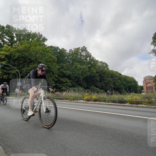 14.09.2025 - Stadtparktriathlon Michael Burmester http://msf.ph/oto/8893903 14.09.2025 11:59:55 Radfahren 980, 1115, 1202 meine-sportfotos.de