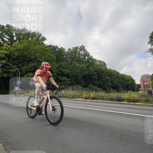 14.09.2025 - Stadtparktriathlon Michael Burmester http://msf.ph/oto/8893905 14.09.2025 12:00:05 Radfahren 986 meine-sportfotos.de