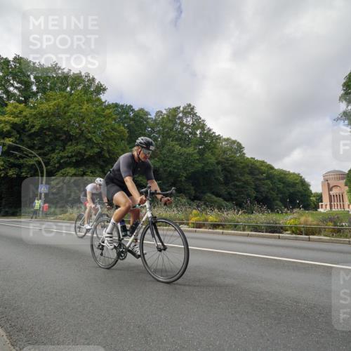 14.09.2025 - Stadtparktriathlon Michael Burmester http://msf.ph/oto/8893915 14.09.2025 12:00:36 Radfahren 1033, 1036, 1047, 1063, 1192 meine-sportfotos.de