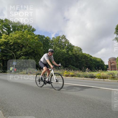 14.09.2025 - Stadtparktriathlon Michael Burmester http://msf.ph/oto/8893930 14.09.2025 12:01:03 Radfahren 1031, 1039, 1062, 1176, 1188, 1210, 1220 meine-sportfotos.de