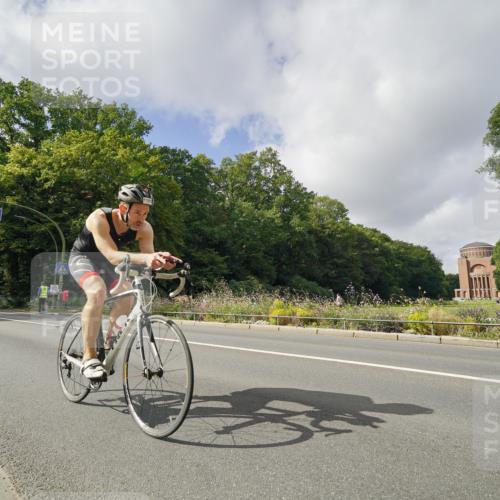 14.09.2025 - Stadtparktriathlon Michael Burmester http://msf.ph/oto/8893941 14.09.2025 12:01:24 Radfahren 948, 1005, 1046, 1058, 1086, 1185 meine-sportfotos.de
