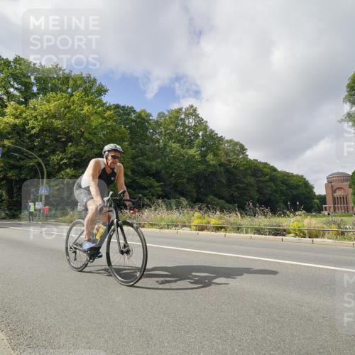 14.09.2025 - Stadtparktriathlon Michael Burmester http://msf.ph/oto/8893946 14.09.2025 12:01:33 Radfahren 948, 1046, 1085, 1087, 1126, 1157 meine-sportfotos.de