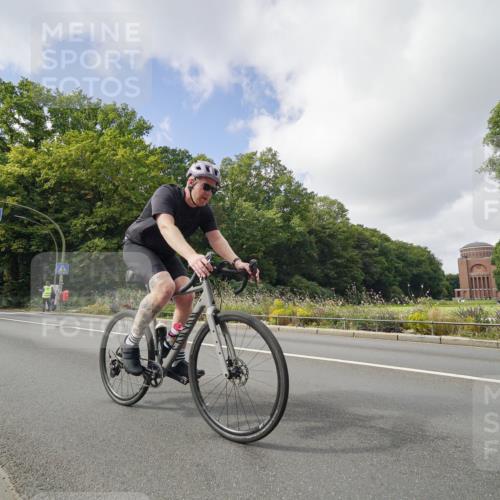 14.09.2025 - Stadtparktriathlon Michael Burmester http://msf.ph/oto/8893966 14.09.2025 12:02:05 Radfahren 1025, 1072, 1092, 1094, 1096, 1120, 1148, 1152, 1169, 1218 meine-sportfotos.de