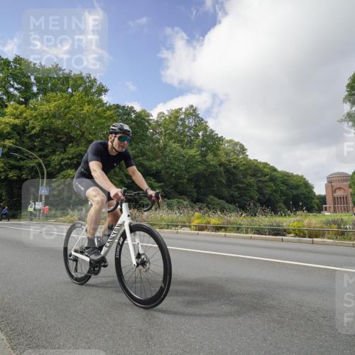 14.09.2025 - Stadtparktriathlon Michael Burmester http://msf.ph/oto/8893994 14.09.2025 12:03:10 Radfahren 946, 1108, 1119 meine-sportfotos.de