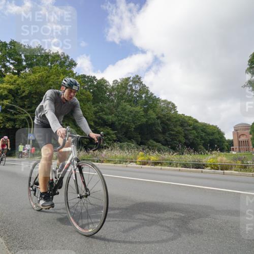 14.09.2025 - Stadtparktriathlon Michael Burmester http://msf.ph/oto/8894006 14.09.2025 12:03:42 Radfahren 1017, 1022, 1023, 1129, 1133, 1142, 1170, 1203, 1204, 1211 meine-sportfotos.de